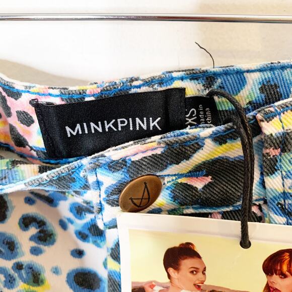 MINKPINK Button Fly Mid Rise Shorts Leopard Print - Picture 4 of 4